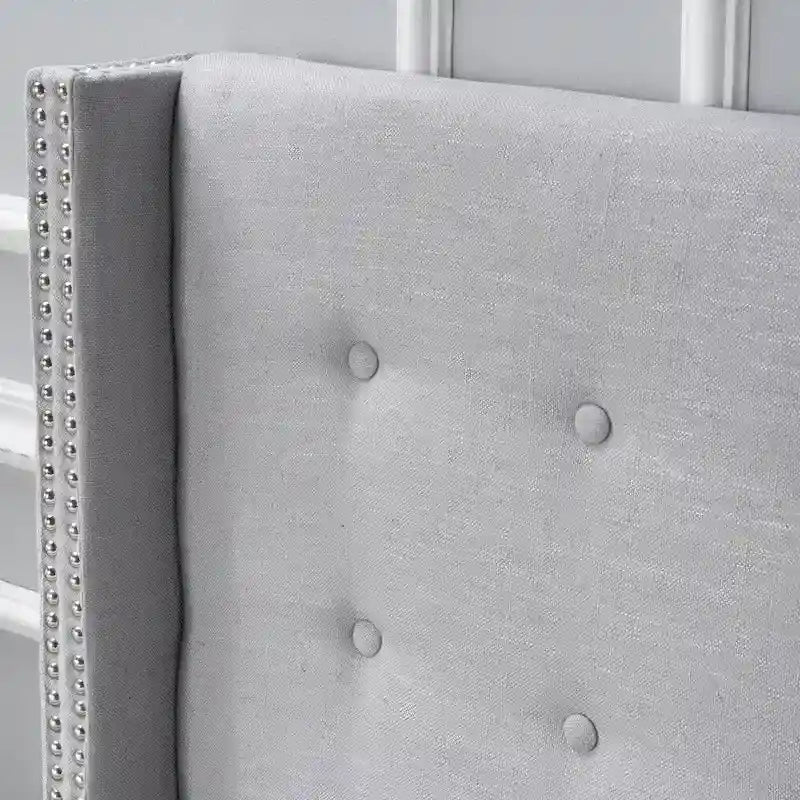Tête de lit réglable en tissu avec oreilles et garniture cloutée